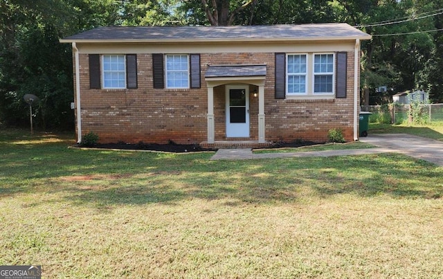 view of front of home featuring a front lawn