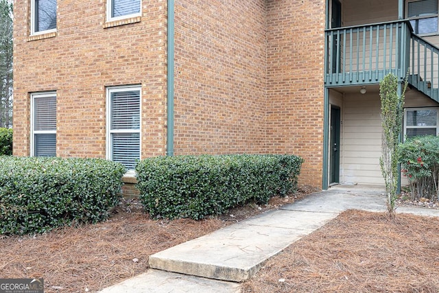 entrance to property with a balcony