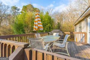 deck featuring outdoor dining space