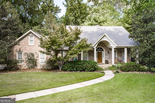 view of front of home featuring a front lawn