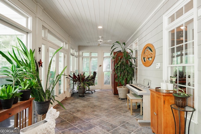 sunroom featuring ceiling fan