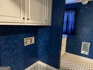 laundry room with washer hookup and ceiling fan