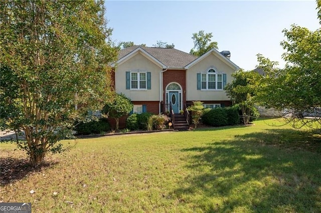 bi-level home featuring a front yard