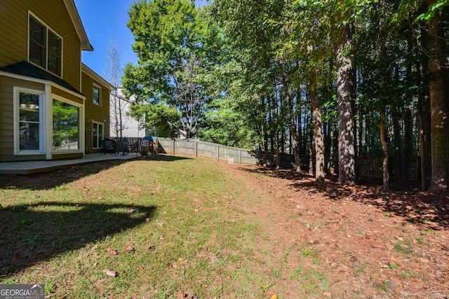 view of yard featuring a patio