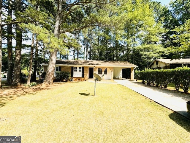 view of front of property featuring a carport and a front lawn