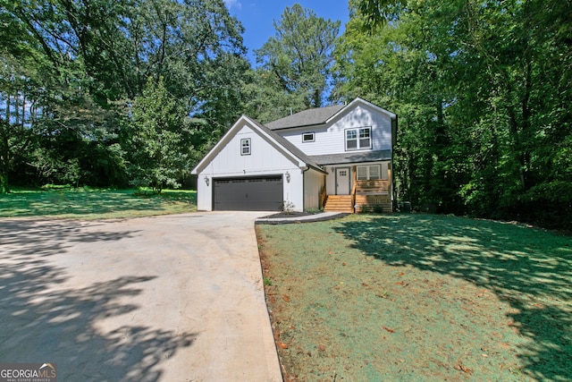 view of front of home featuring a front lawn and a garage