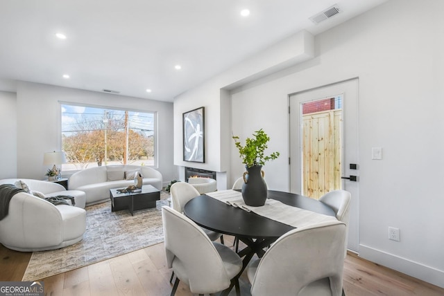 dining room with light wood finished floors, visible vents, and recessed lighting