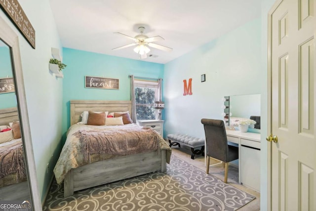 bedroom with ceiling fan