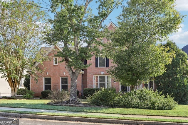 view of front facade featuring a front yard