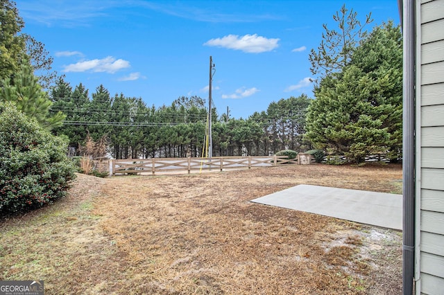 view of yard with a patio