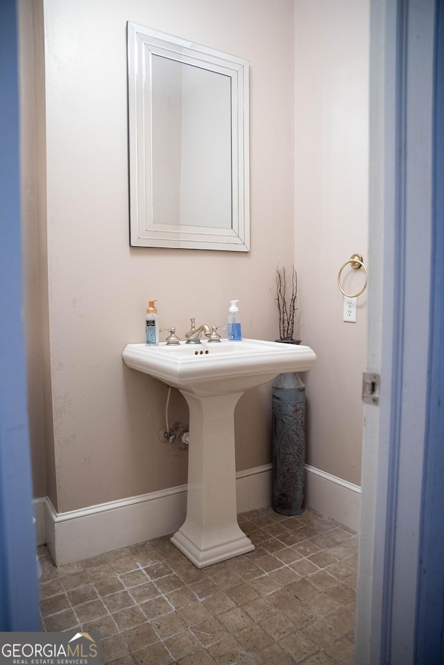 bathroom featuring sink