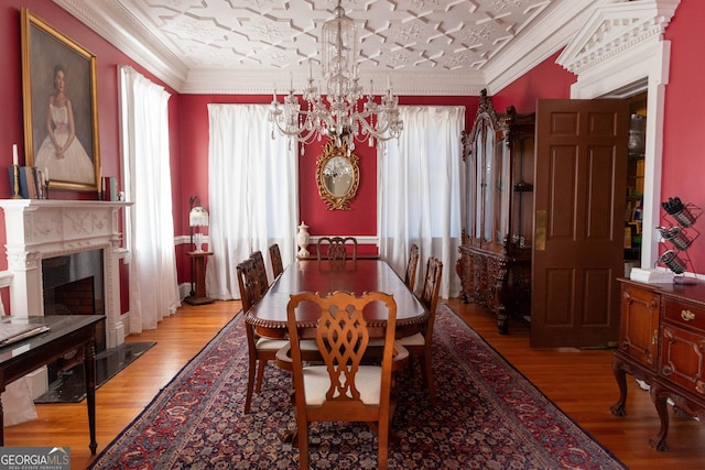 dining area with a wealth of natural light, light hardwood / wood-style flooring, and crown molding