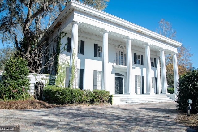 view of front facade featuring a porch