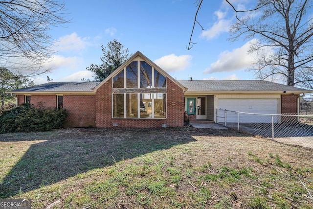 view of front facade featuring a garage and a front yard