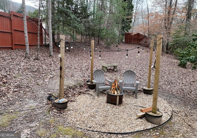 view of yard featuring an outdoor fire pit