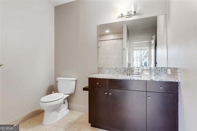 bathroom featuring vanity, curtained shower, toilet, and decorative backsplash