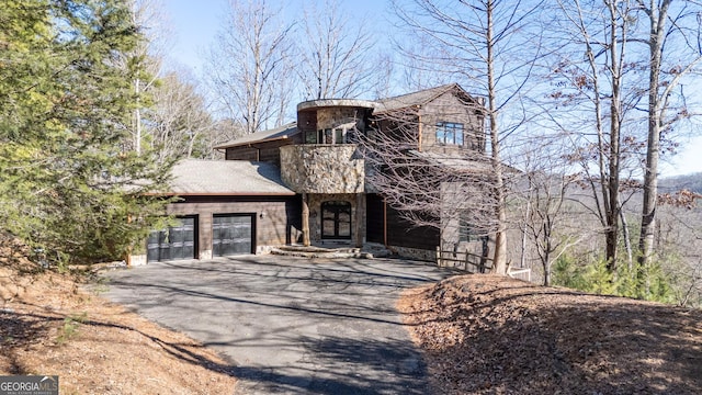 view of front facade featuring a garage