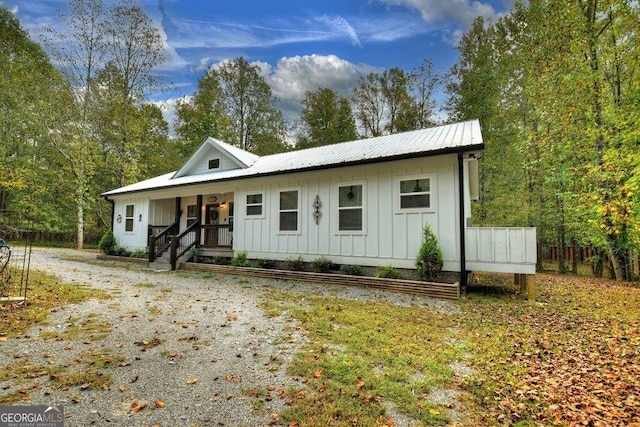 view of front facade with covered porch