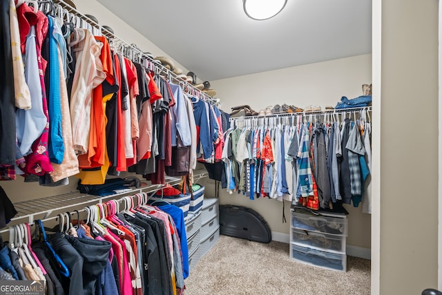 walk in closet featuring carpet