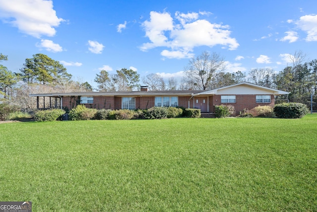 single story home featuring a front lawn