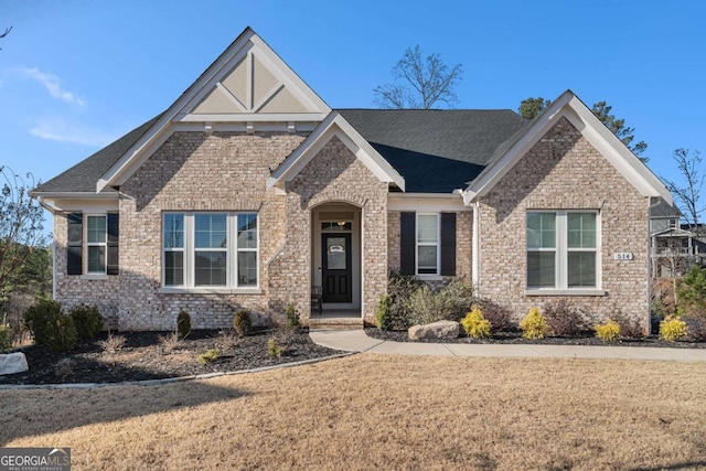 view of front of home featuring a front lawn