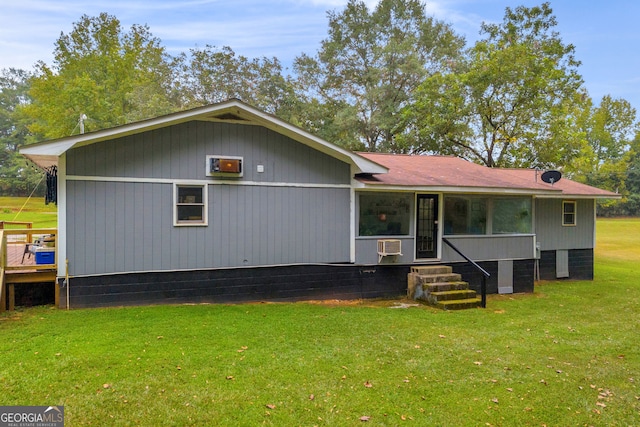 view of front facade featuring a front lawn