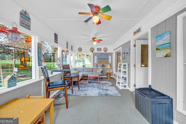 sunroom with ceiling fan