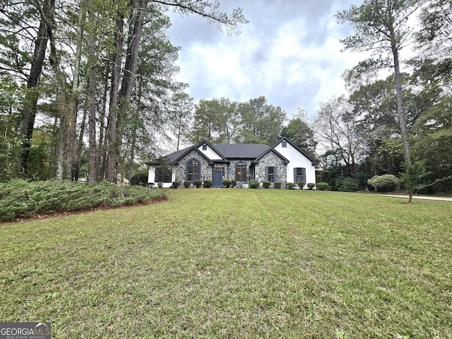 view of front of property with a front lawn