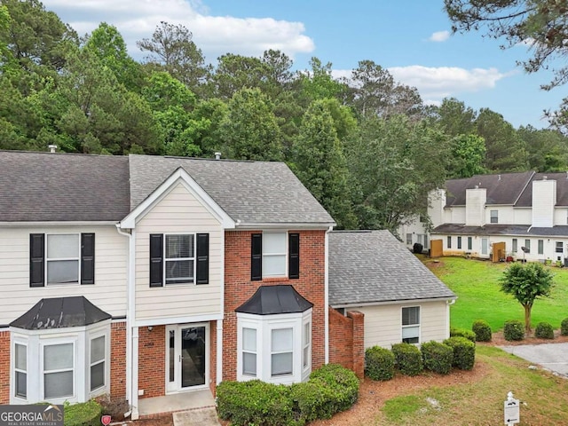 view of front facade featuring a front yard