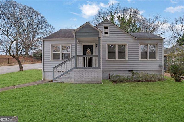 view of front of property with a front yard