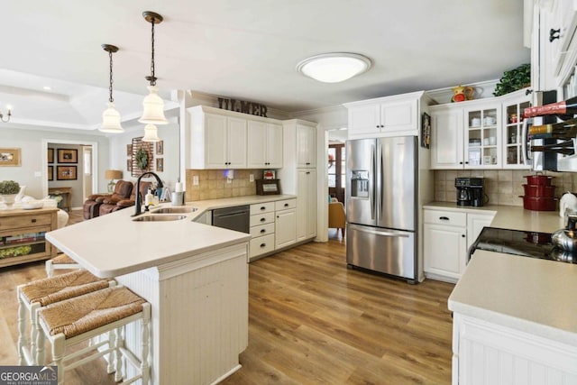 dining room featuring a notable chandelier, hardwood / wood-style floors, and ornamental molding