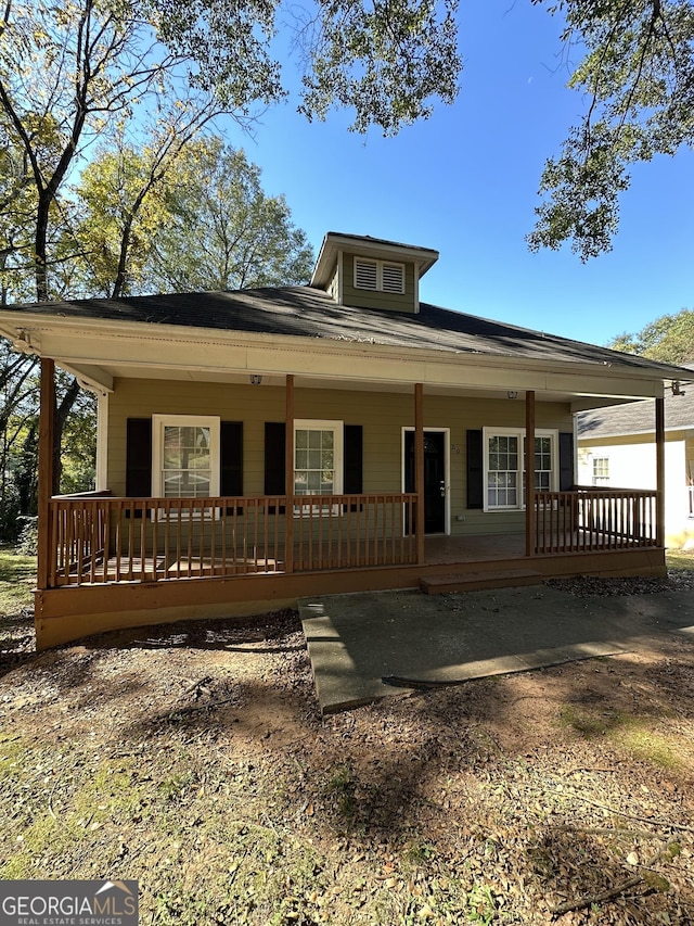 view of front facade with a porch