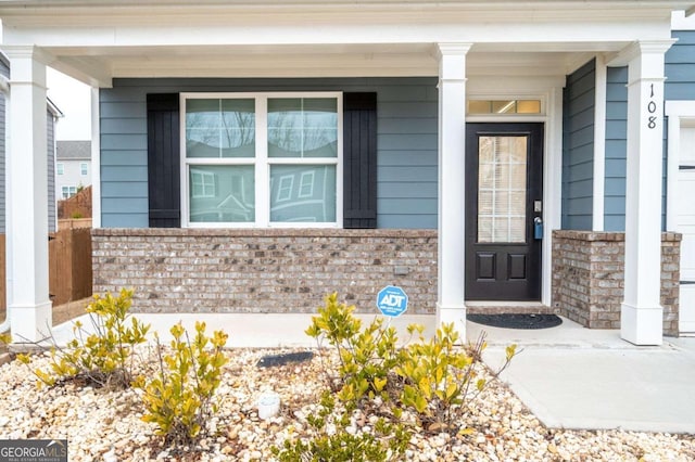 doorway to property with covered porch