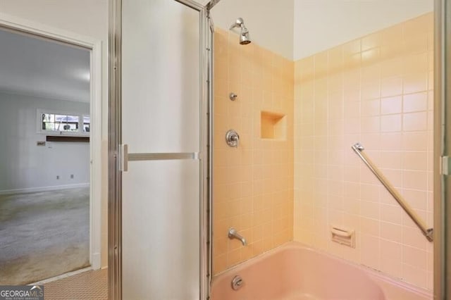 bathroom featuring tiled shower / bath combo