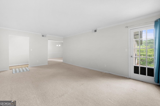 empty room featuring light colored carpet, an inviting chandelier, and crown molding