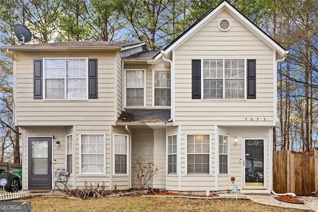 view of front of property with a front yard