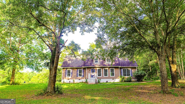 view of front of property with a front yard