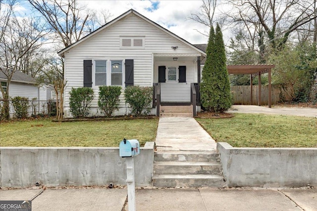 bungalow featuring a front yard