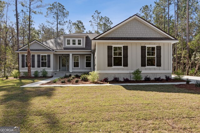 view of front of house featuring a front yard