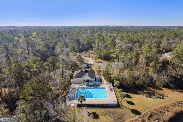 birds eye view of property featuring a wooded view