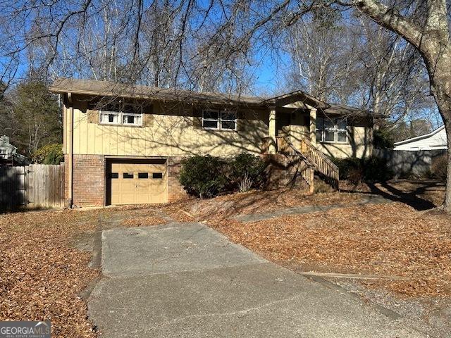 view of front of property featuring a garage