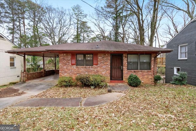 view of front of home featuring a carport