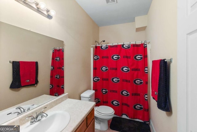 bathroom with a shower with curtain, vanity, and toilet