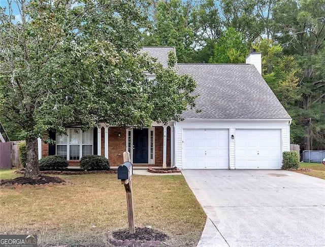 view of front of house featuring a front lawn