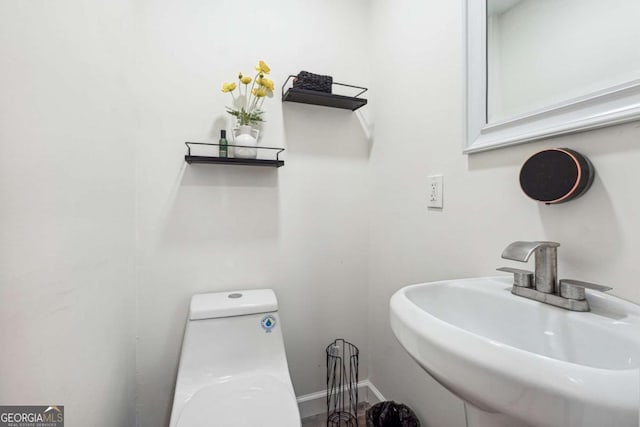 bathroom featuring toilet and sink