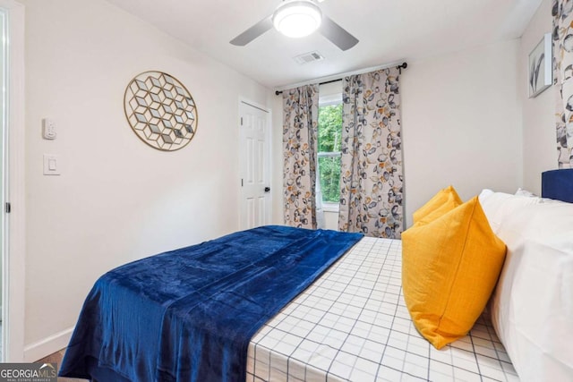 bedroom with ceiling fan