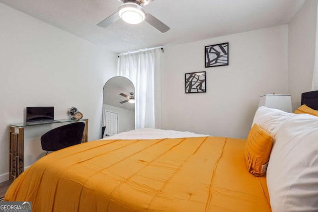 bedroom with ceiling fan