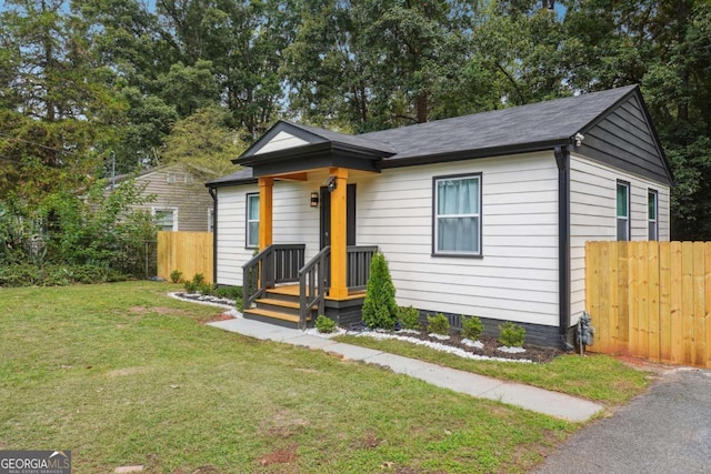 view of front of property with a front yard