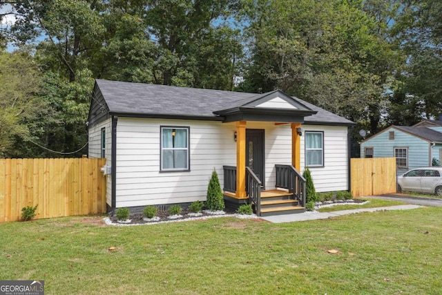 view of front of house with a front lawn