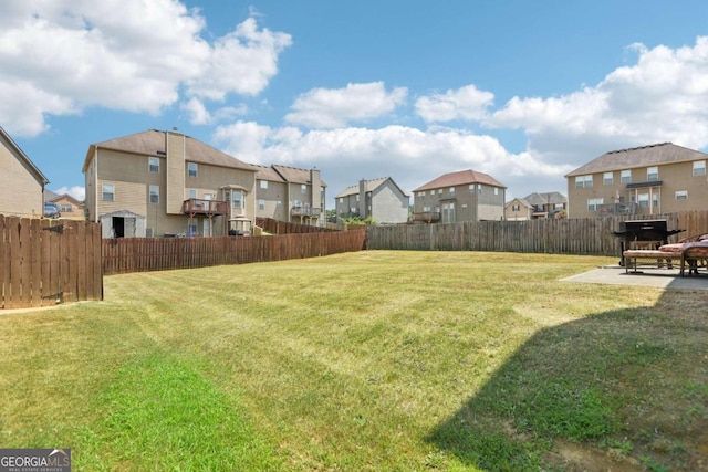 view of yard featuring a residential view and a patio area
